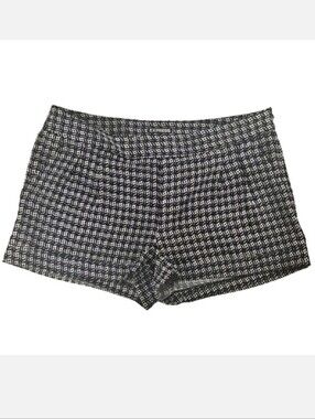 Express Women's Black and White Patterned Shorts with 4 Lined Pockets